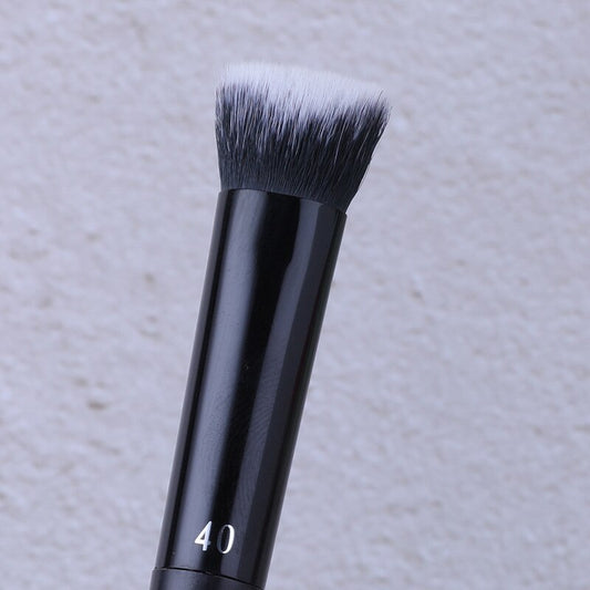 Edge Correcting Brush Nº40