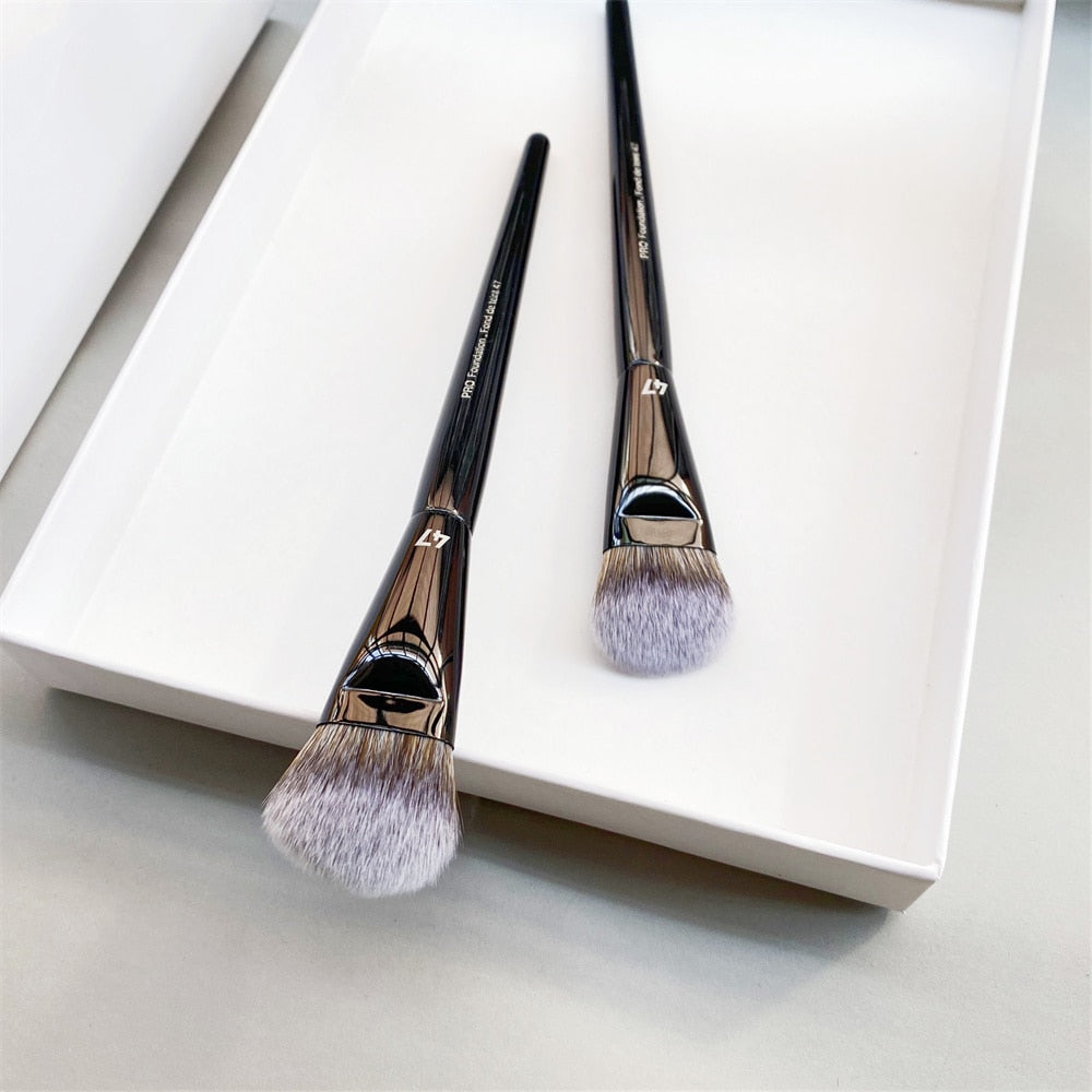 Pro Foundation Brush #47