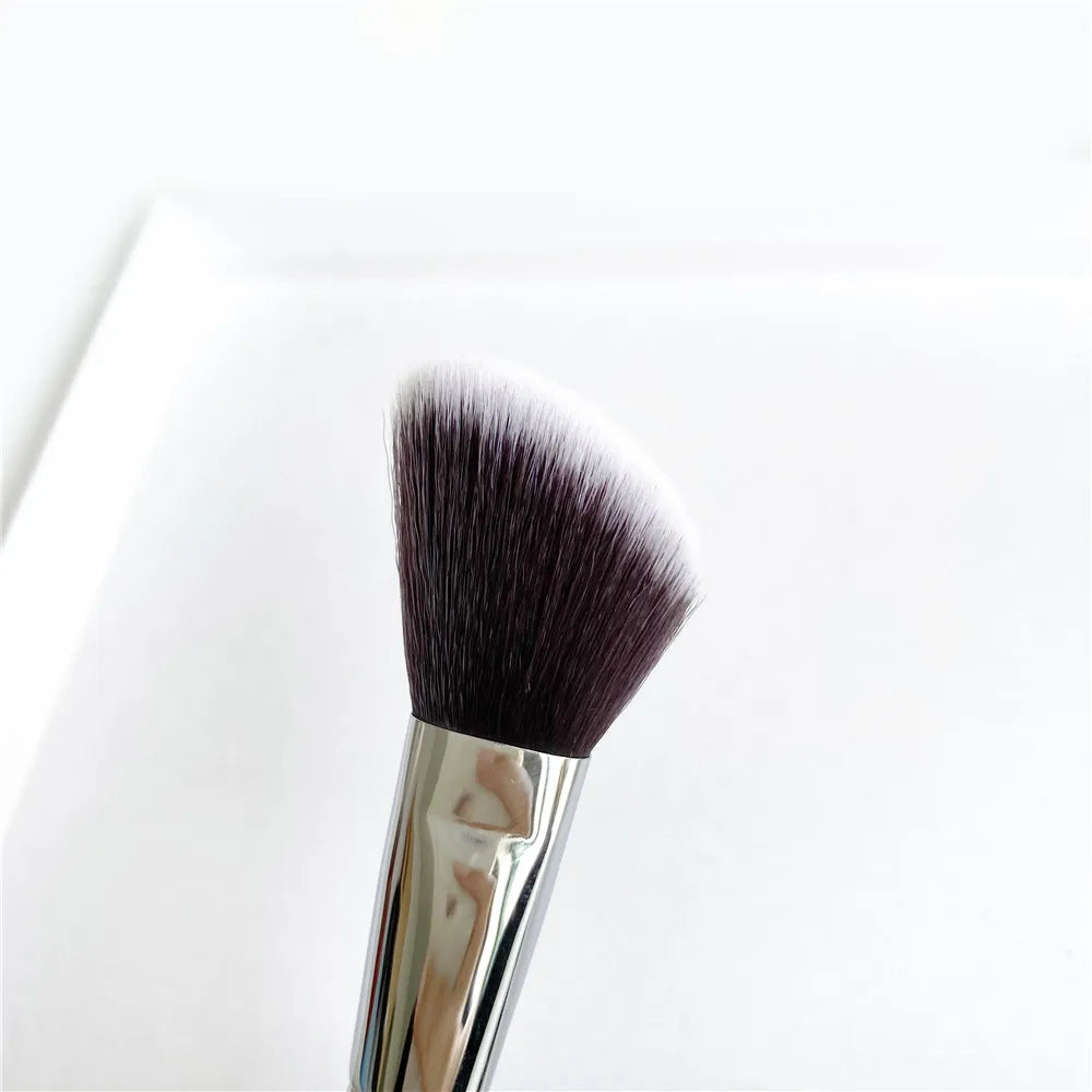 128 Cream Cheek Brush