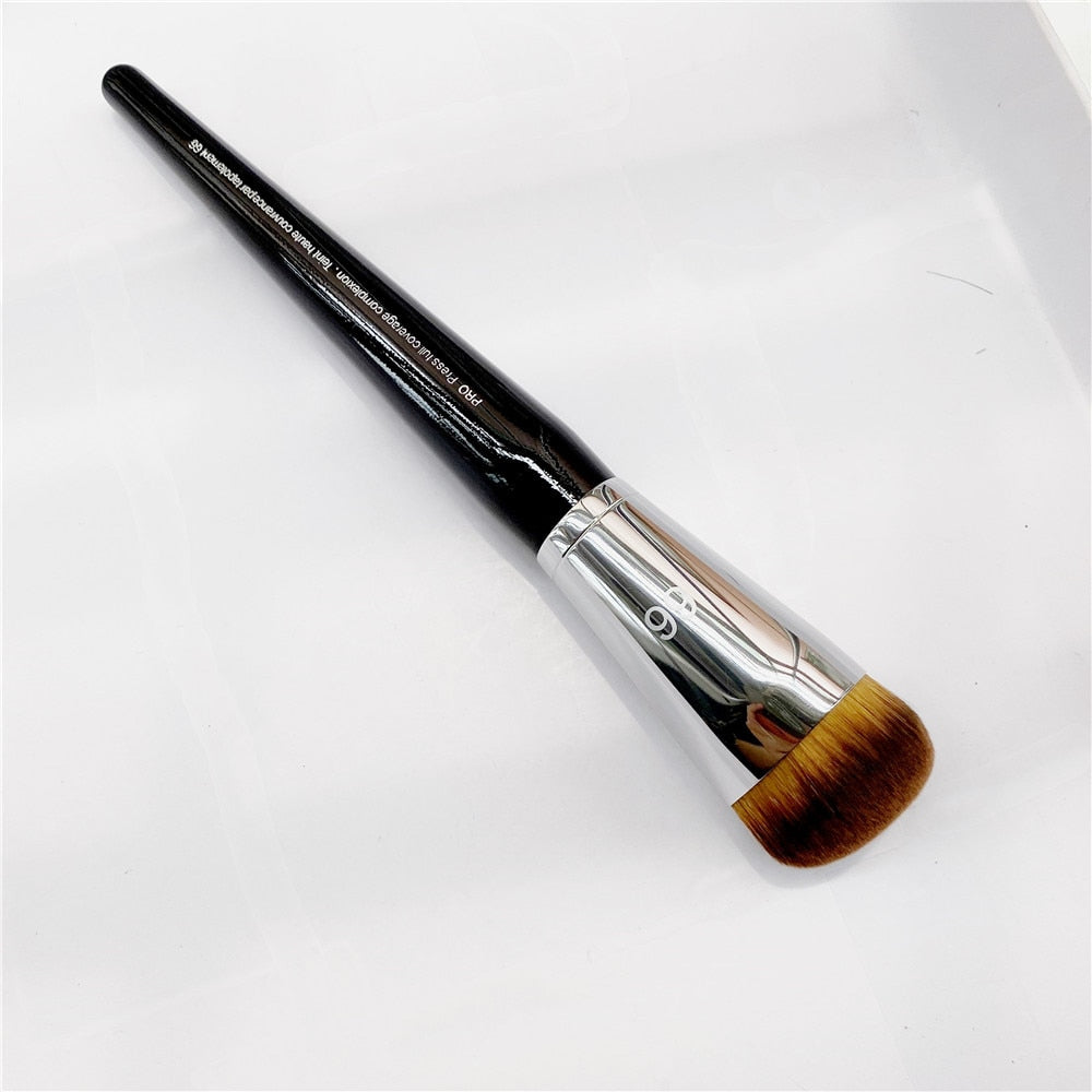 Pro Press full coverage Coomplexion brush Pro press Full coverage Precision brush