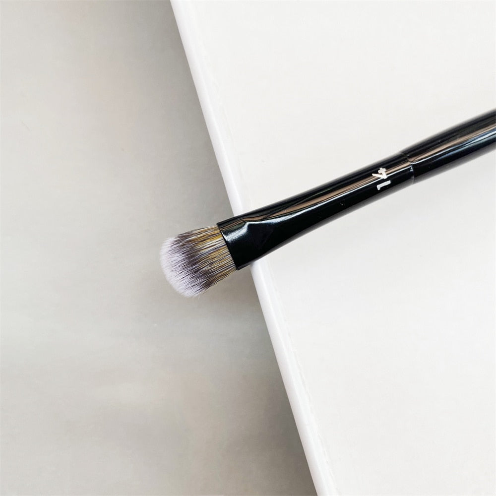 Professional Shadow Brush #14