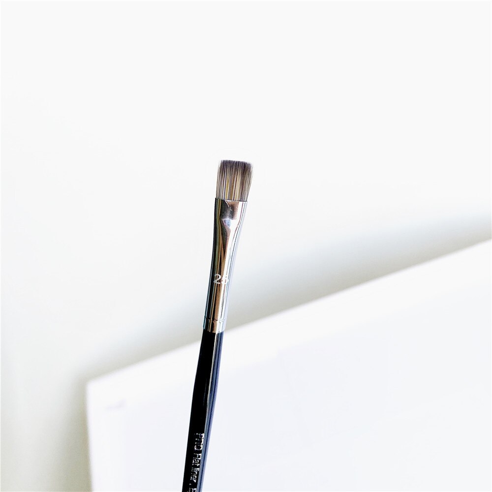 #25 Professional Flat Liner Brush