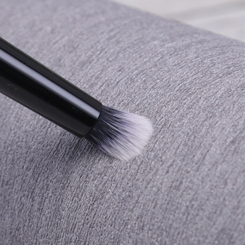 Double-Ended Eye Contour Makeup Brush