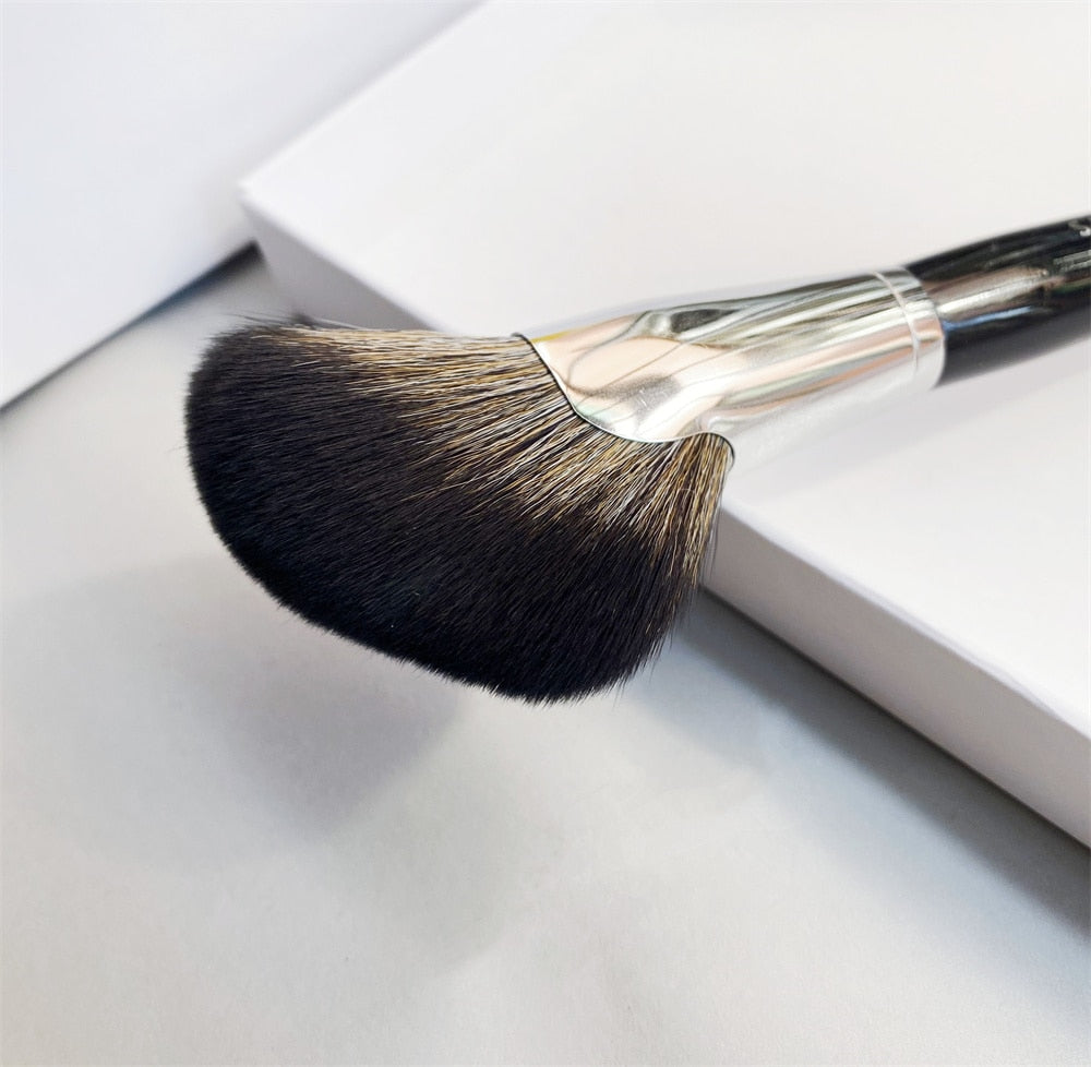 Pro Demi Fan Brush #72