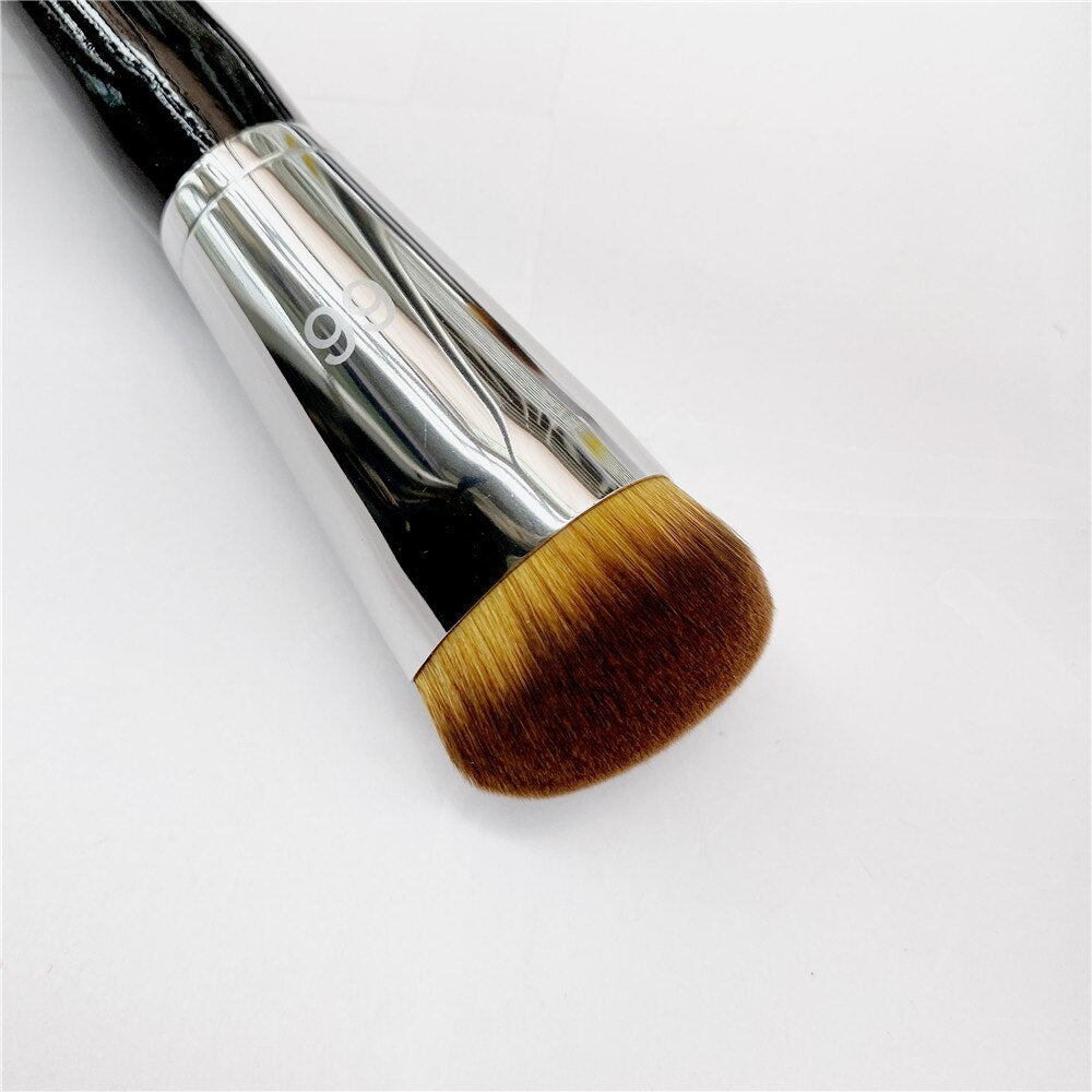 Pro Press full coverage Coomplexion brush Pro press Full coverage Precision brush