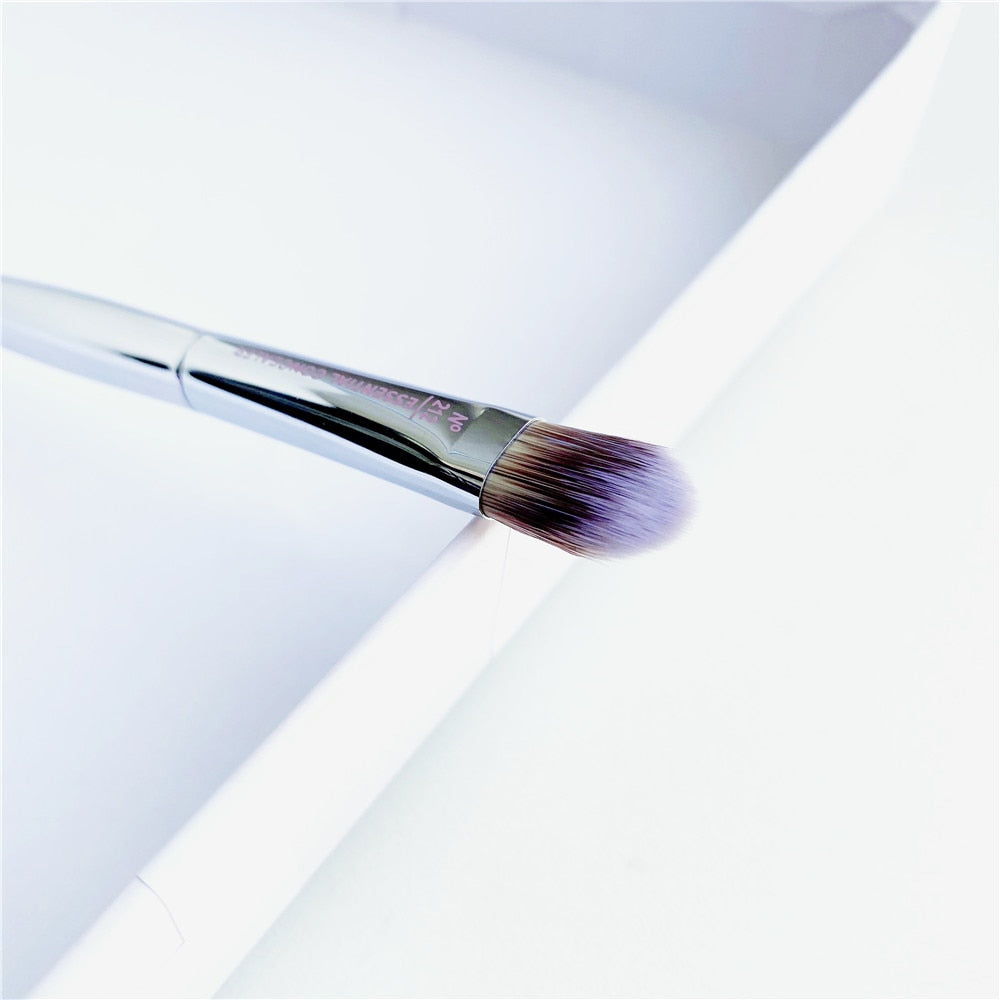 Essential Concealer Brush No.212