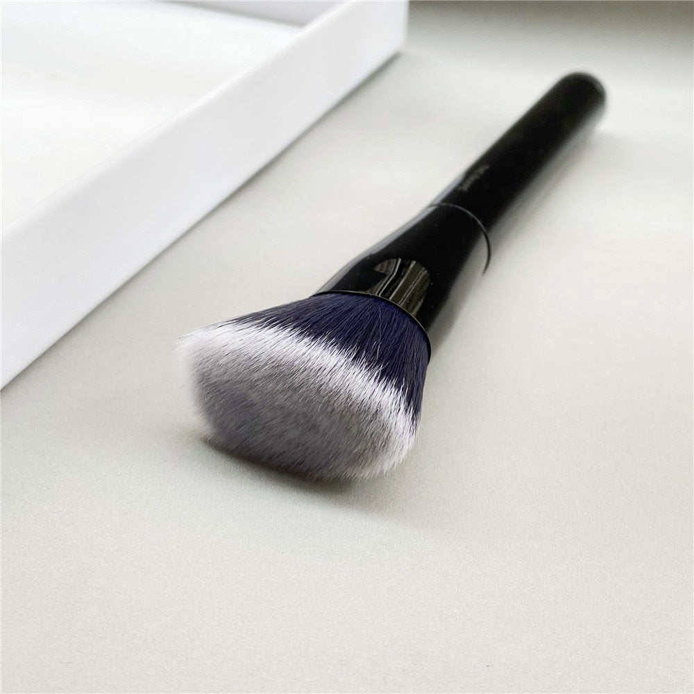 The Shape Contour and Blush Brush No.15