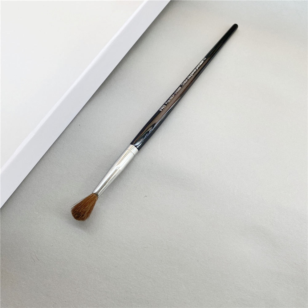 Pro Precision Crease Brush #17