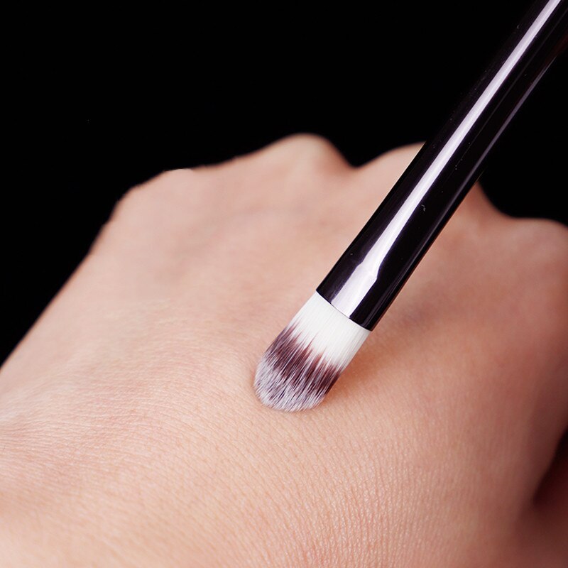 The Concealer Brush No.5