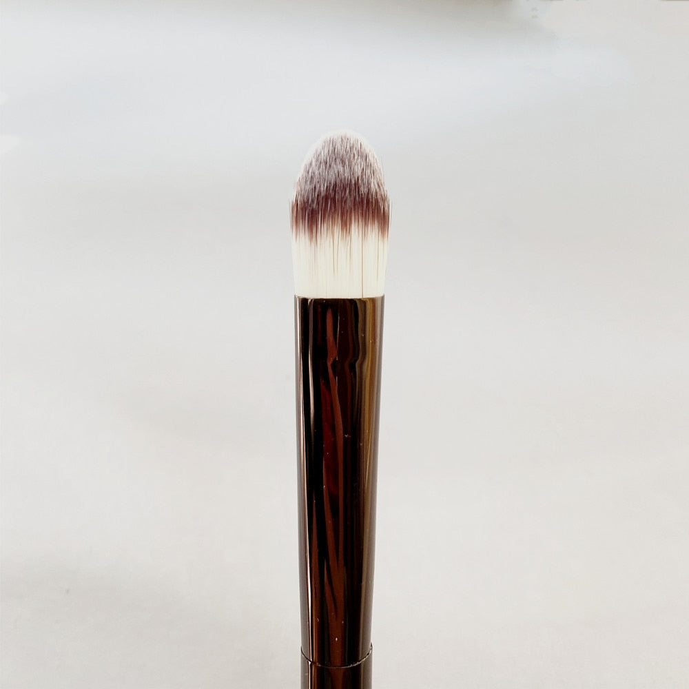 Large Concealer Brush No.8