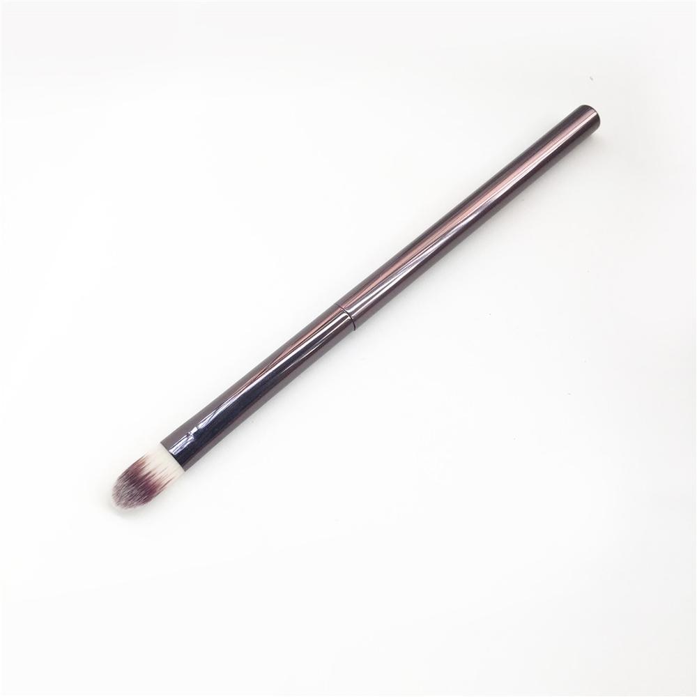 The Concealer Brush No.5