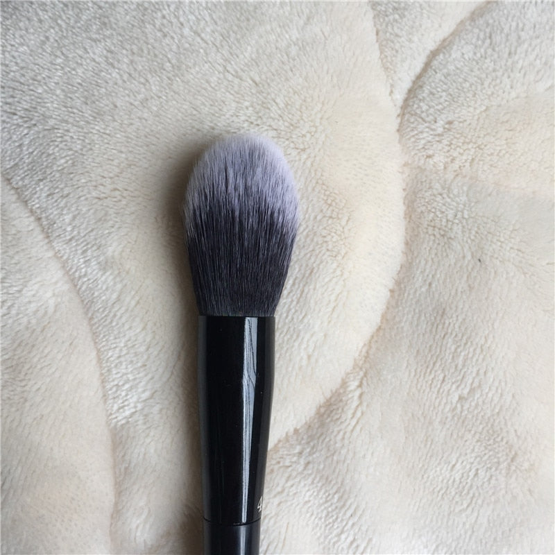 Powder Highlighter Brush Nº4