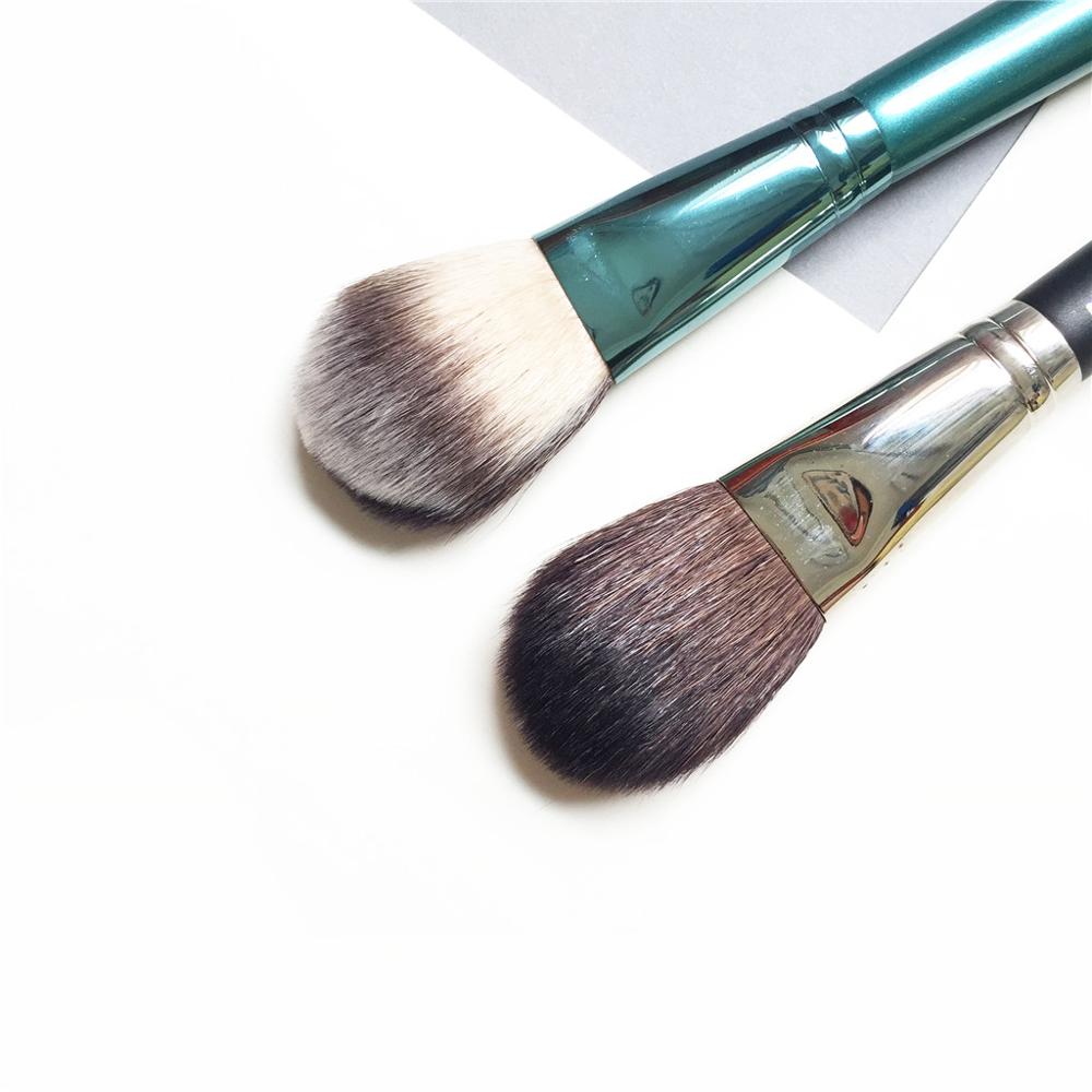 127 Blush Powder Brush