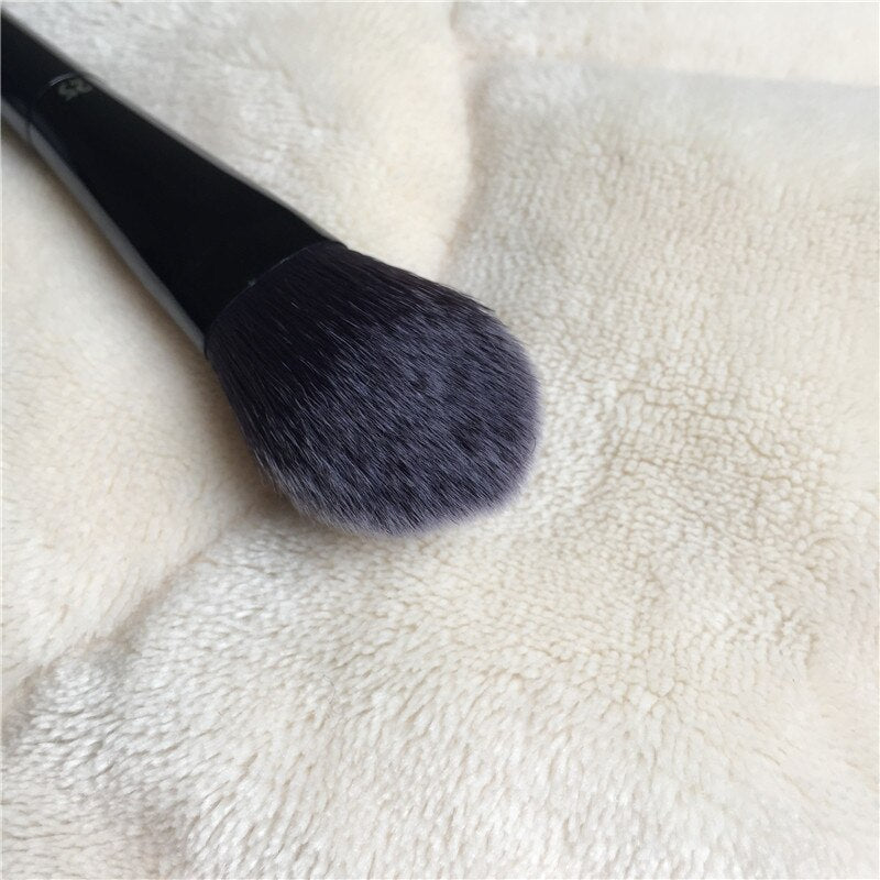 The #25 Precision Powder Brush