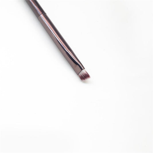 The No. 10 Angled Eyeliner Brush