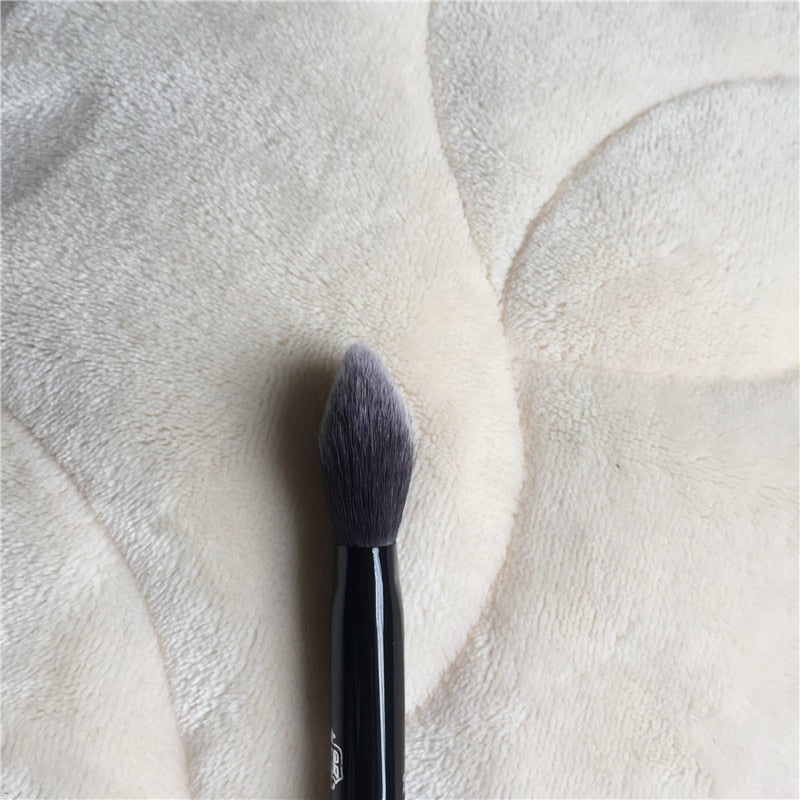 The #25 Precision Powder Brush