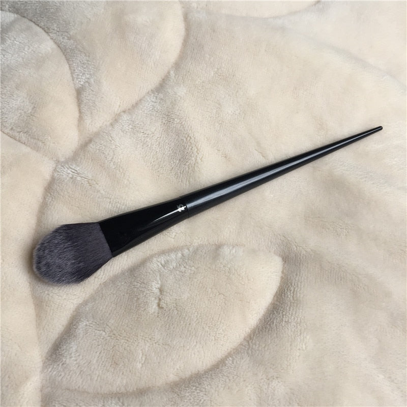 The #25 Precision Powder Brush