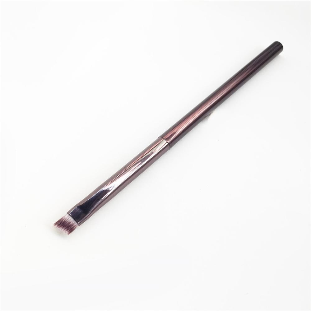 The No. 10 Angled Eyeliner Brush