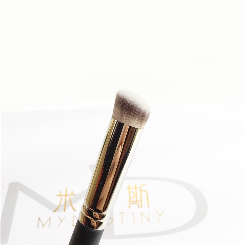 270S MINI Rounded Slant Concealer Brush