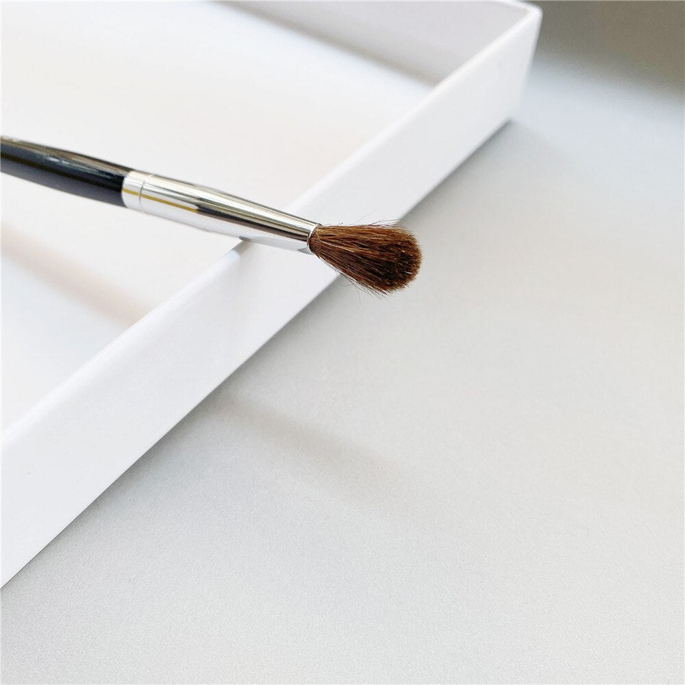 Pro Precision Crease Brush #17