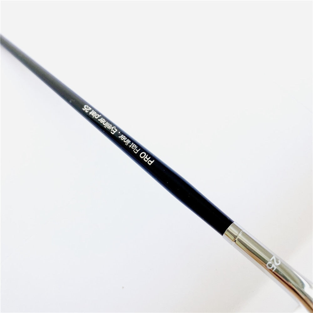 #25 Professional Flat Liner Brush