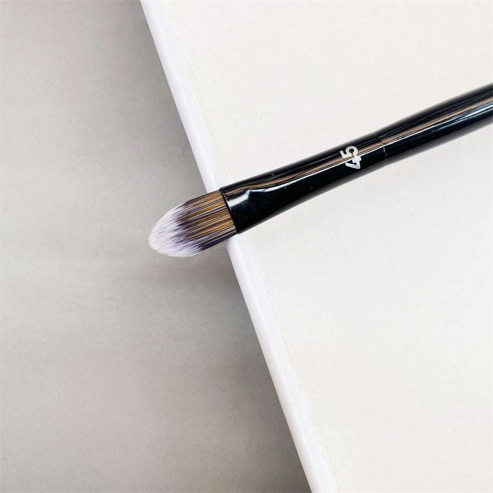 Professional Concealer Brush #45