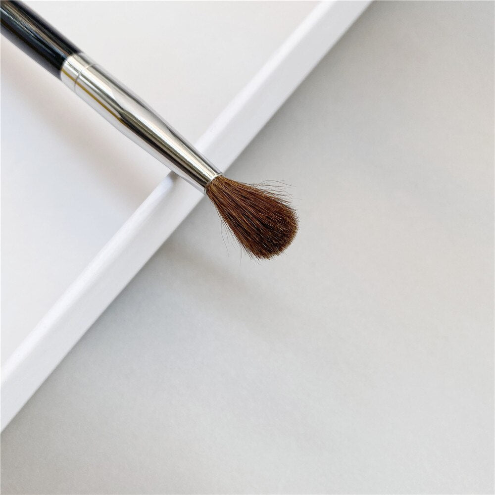 Pro Precision Crease Brush #17