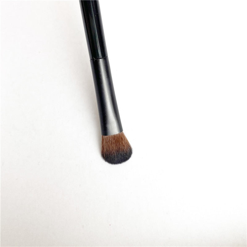 Pro All Over The Shadow Brush No.12