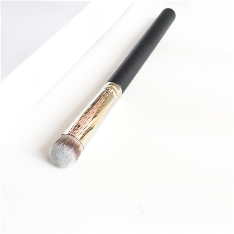 270S MINI Rounded Slant Concealer Brush