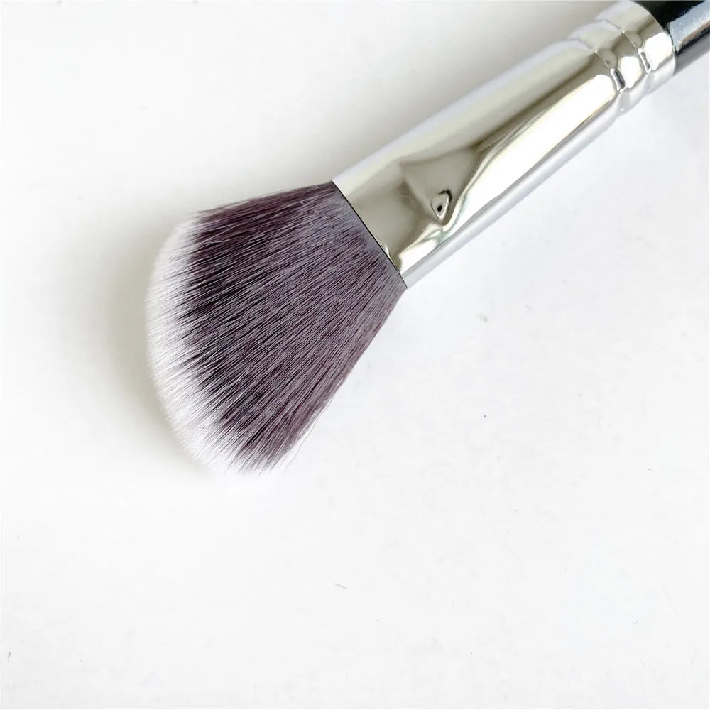 128 Cream Cheek Brush