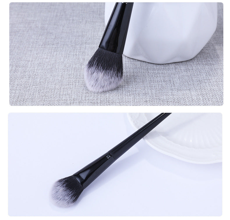 The #25 Precision Powder Brush