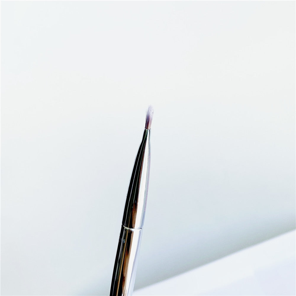 Angled Eyeliner/Brow Brush No. 217