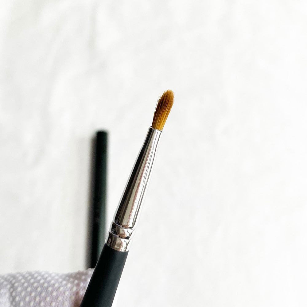 idBare Escentuals Brush Covered Lip Brush