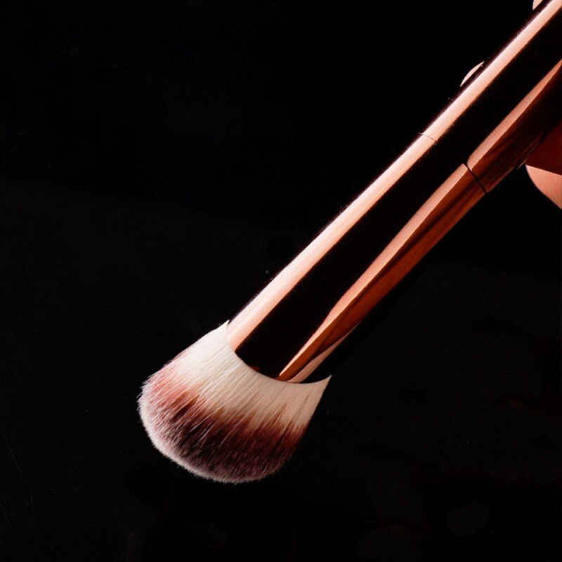 Ambient Soft Glow Foundation Brush