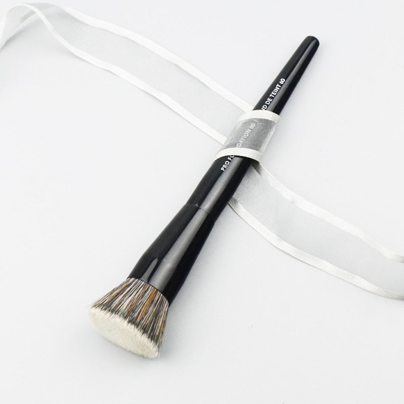 PRO FOUNDATION BRUSH N.60