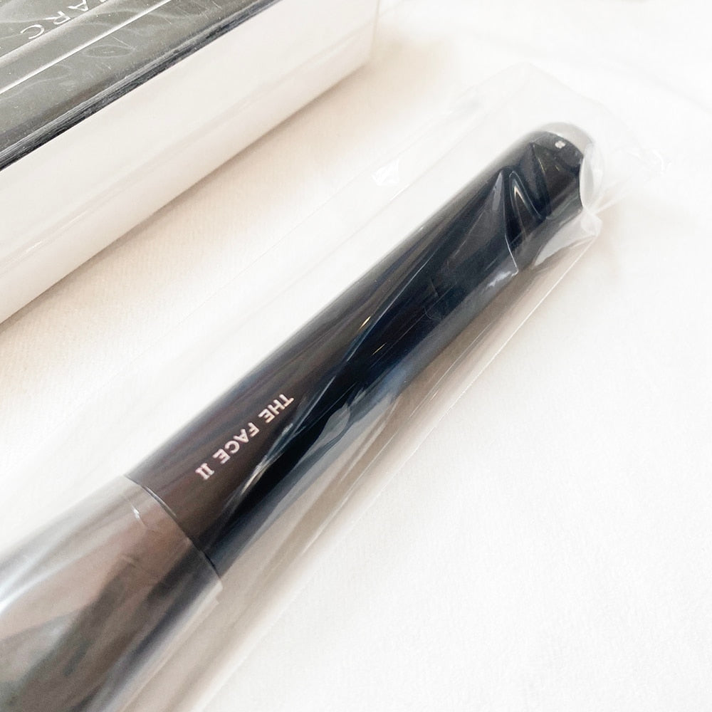 The face II Foundation Makeup Brush