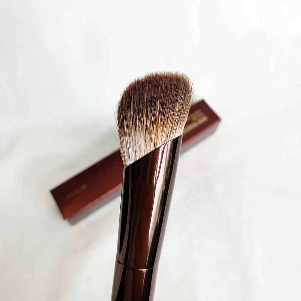 Diagonal Blush Brush