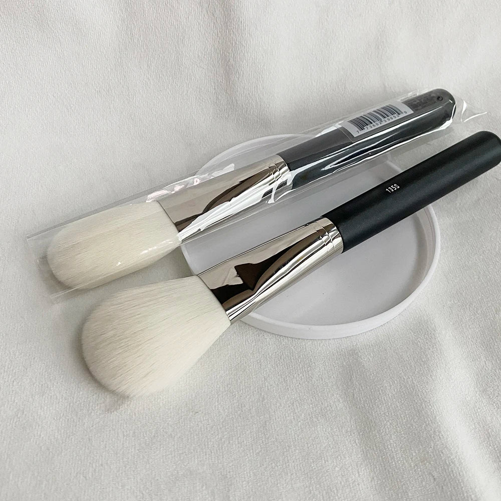 135s Large Flat Powder Brush