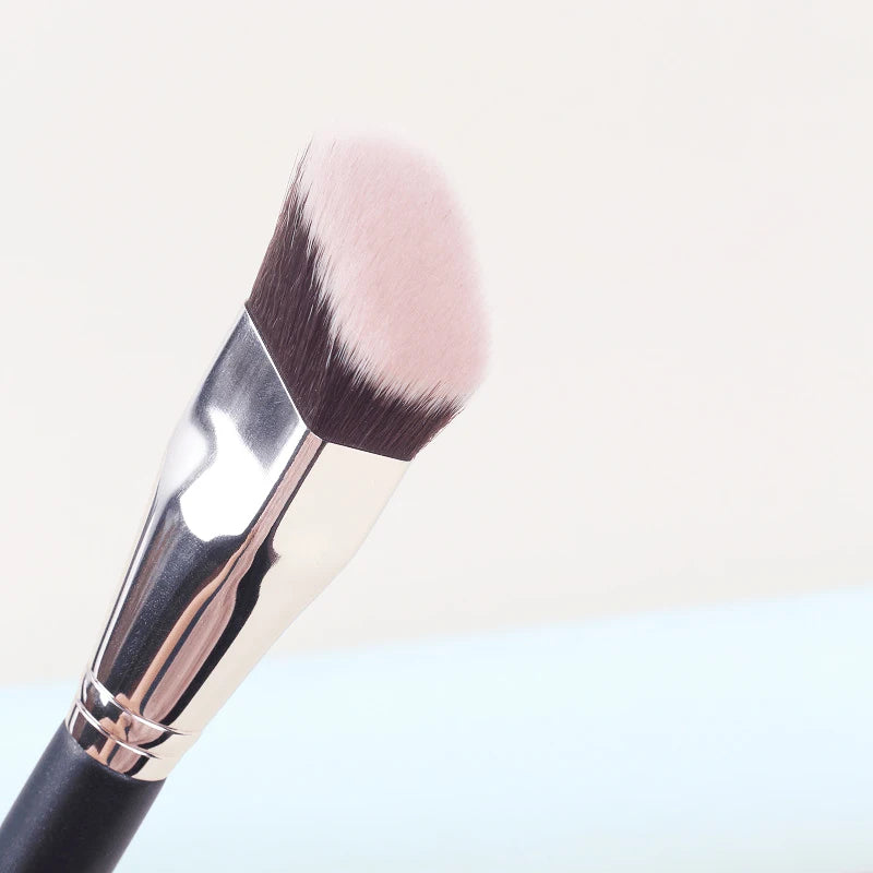 M171s Smooth-Edge All Over Face Brush