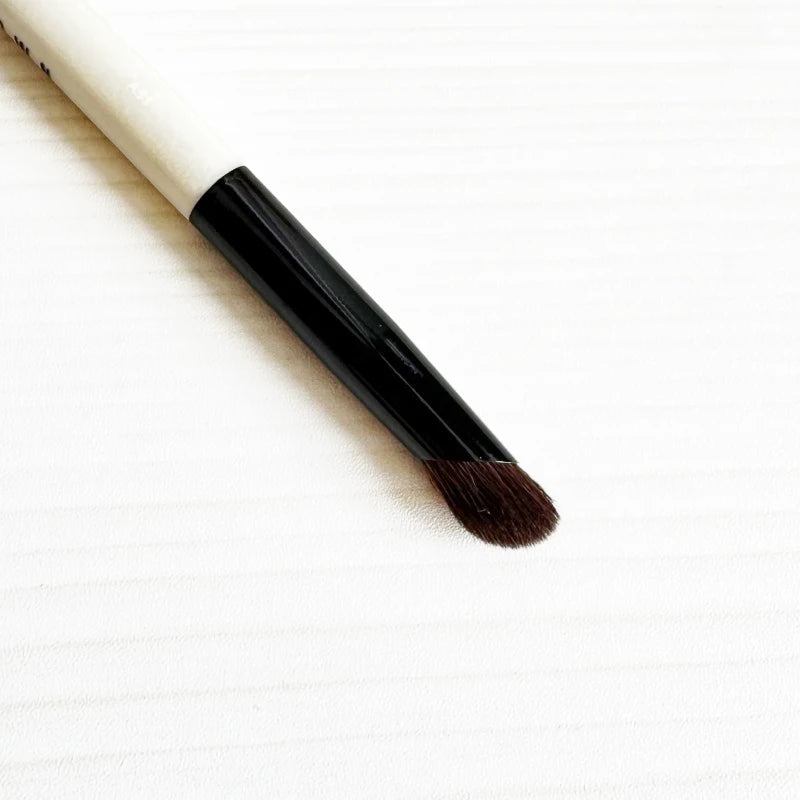 DUAL-ENDED FULL-COVERAGE EYE BRUSH