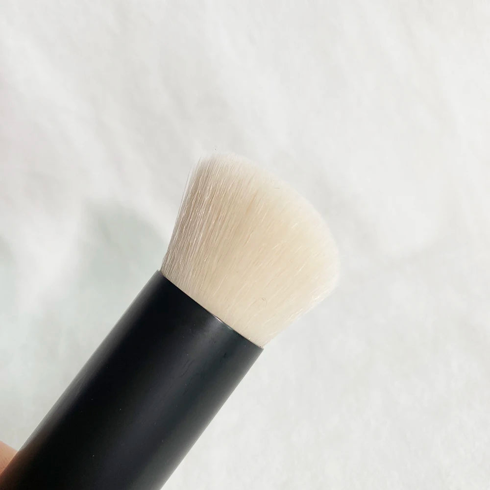 BLENDING MAKEUP BRUSH No.1