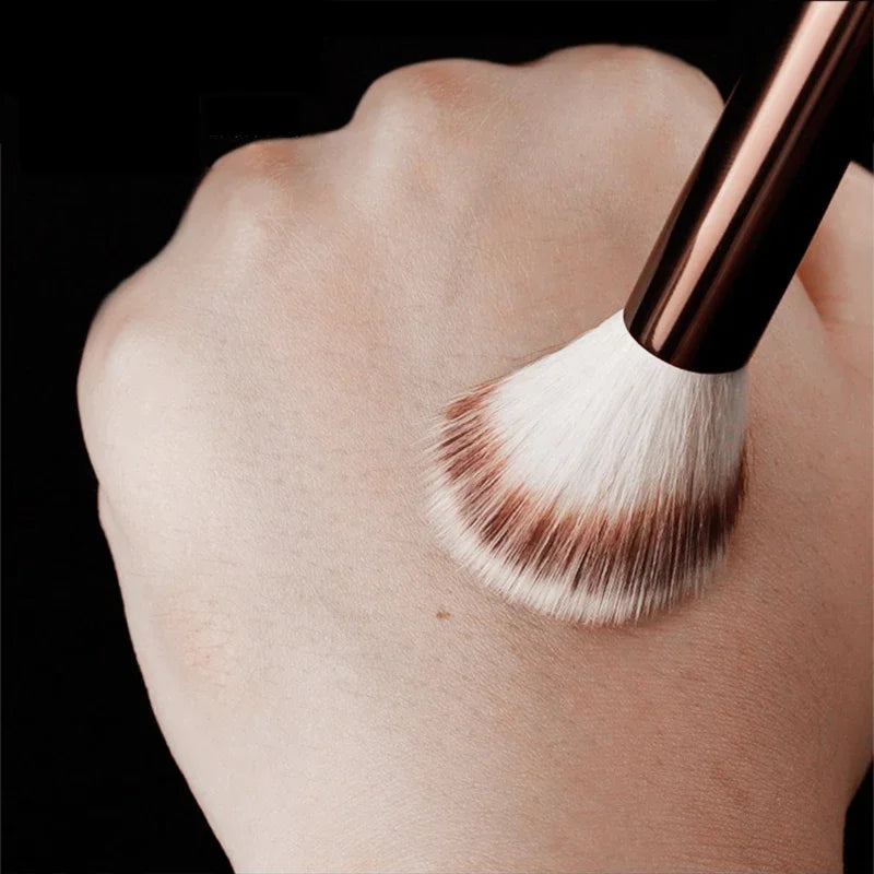 Blush Brush No.15 Angled