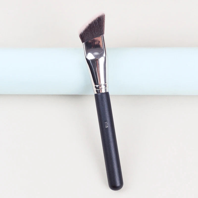 M171s Smooth-Edge All Over Face Brush