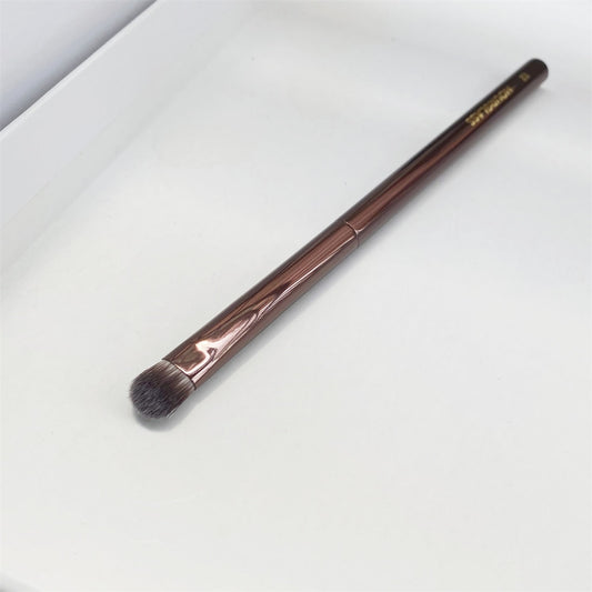 BEVELED SHADOW BRUSH No.12