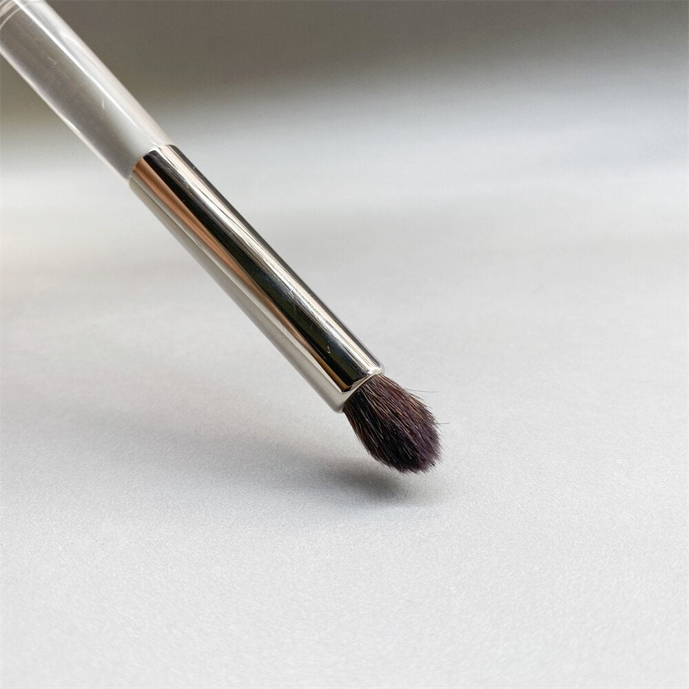 Deep eye contour Brush No.6