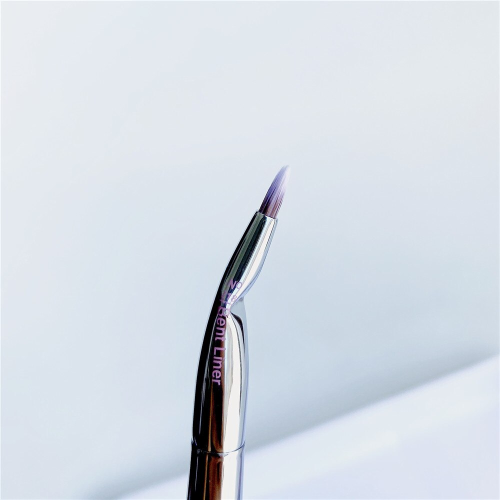 Crème Gel Bent Liner Brush 218