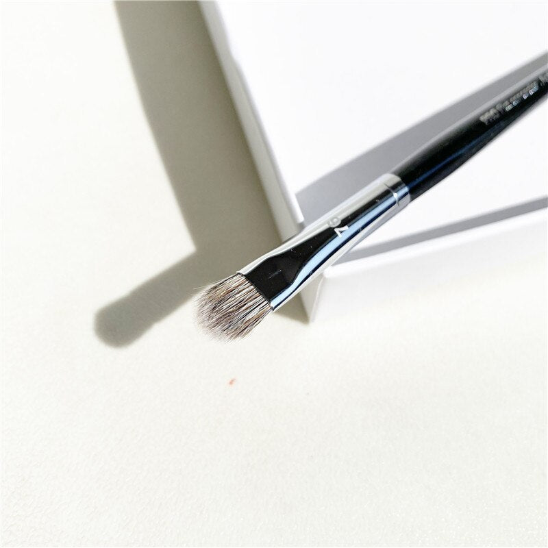 Pro Flat Concealer Brush #76