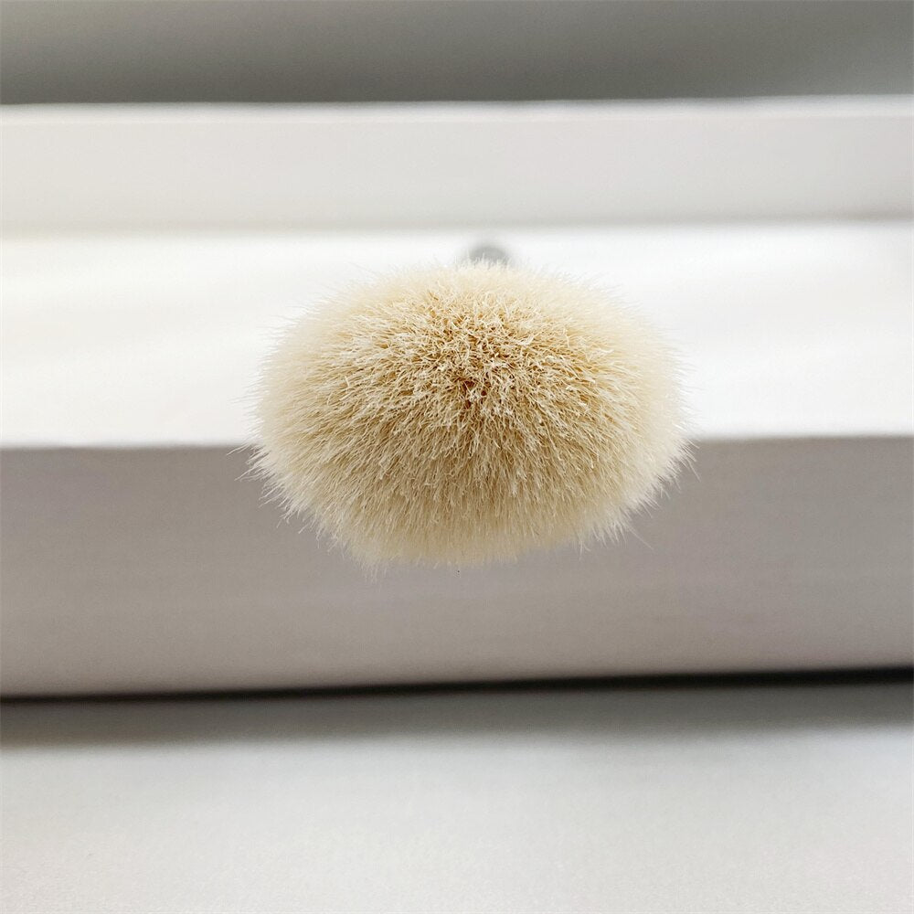 126 Luxe Cheek Finish Brush