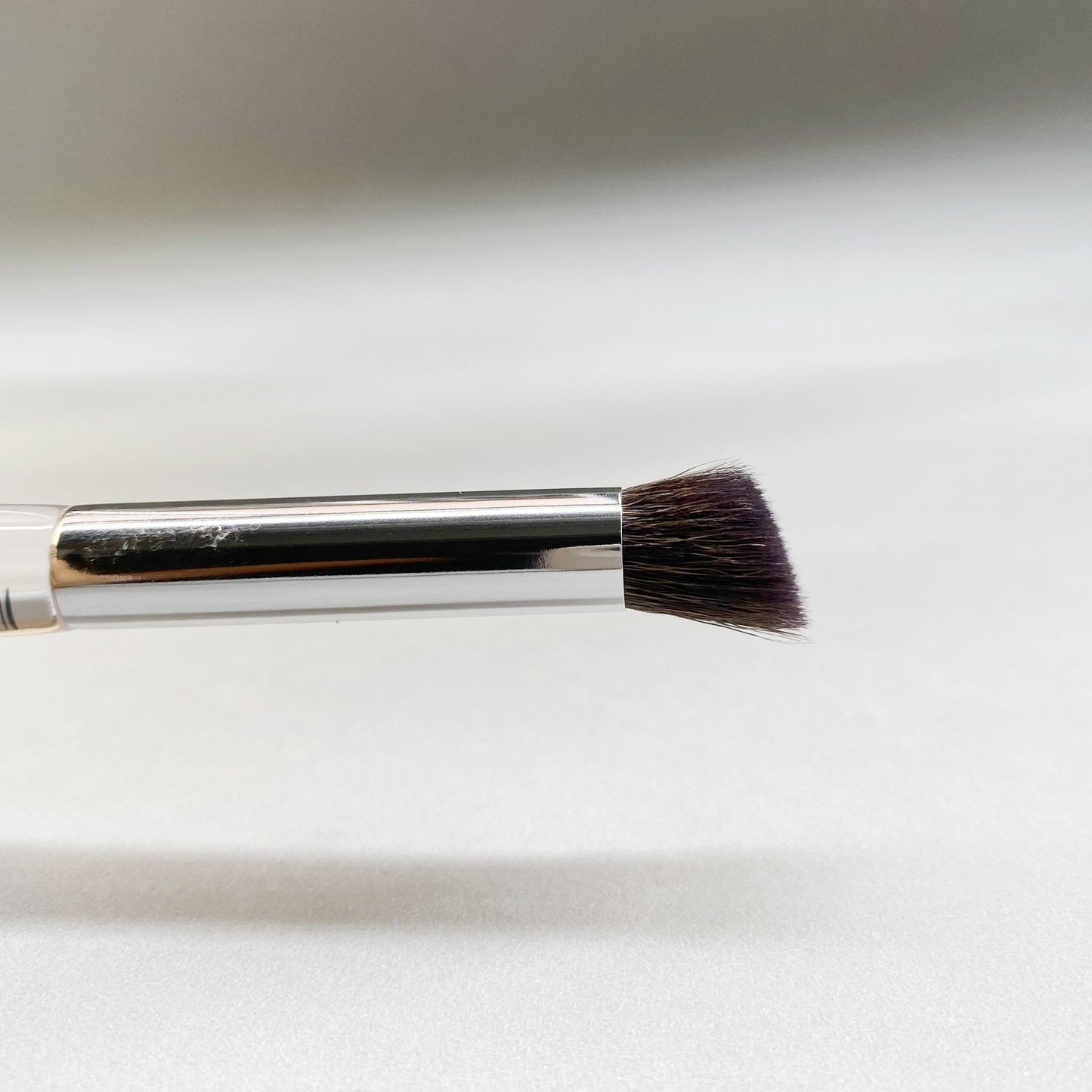 Petite Angles Crease Contour Brush