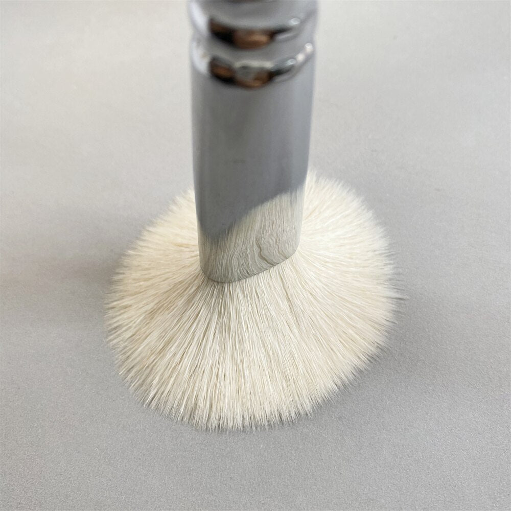 126 Luxe Cheek Finish Brush